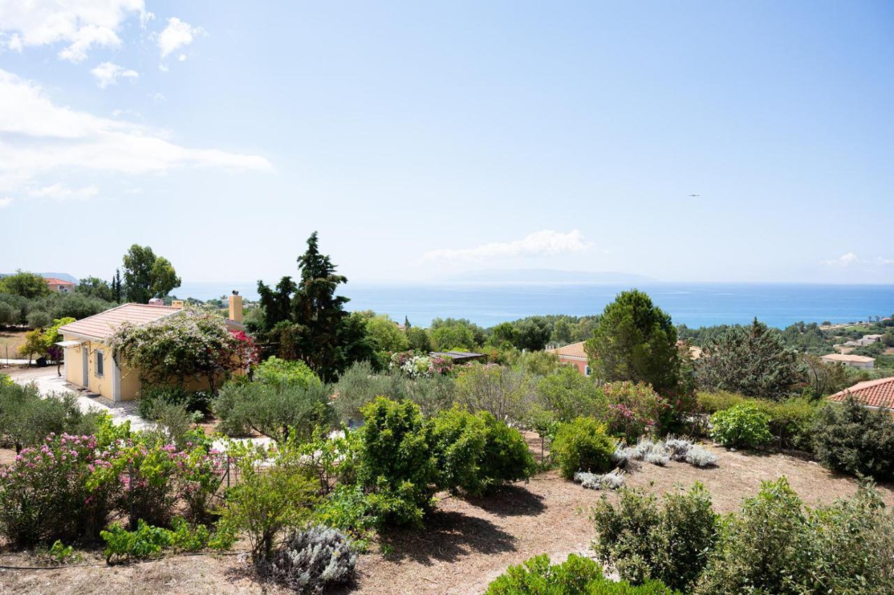 Stone House In Olive Grove - Former Denis Stone Villa Τραπεζάκι Εξωτερικό φωτογραφία